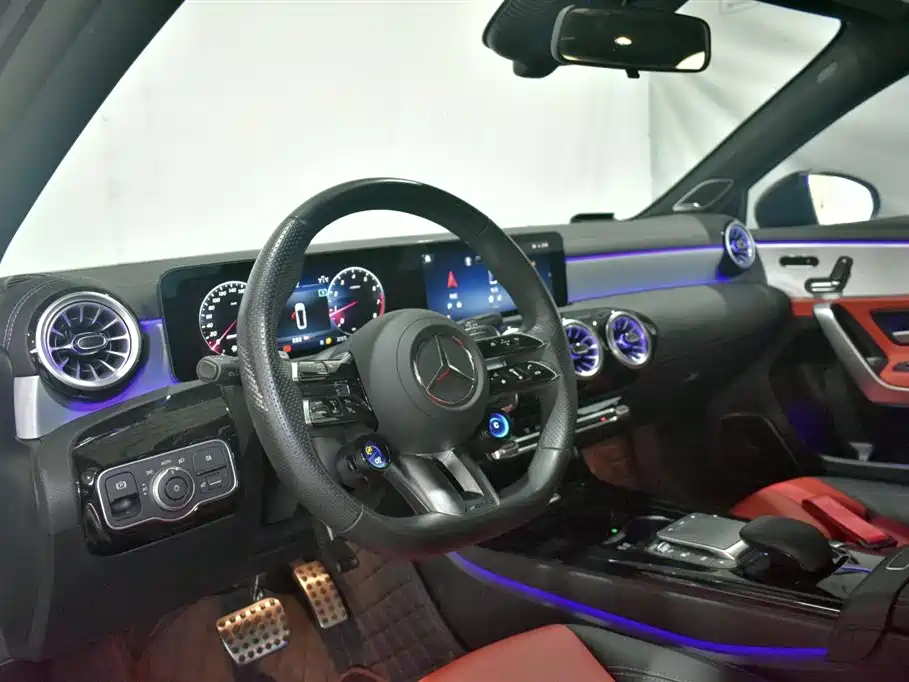 Mercedes-Benz A-Class AMG 2024 AMG A 35 L 4MATIC фото 5