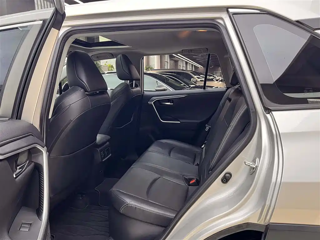 Toyota Wildlander 2020 Hybrid 2.5L E-CVT FWD Premium Edition фото 11