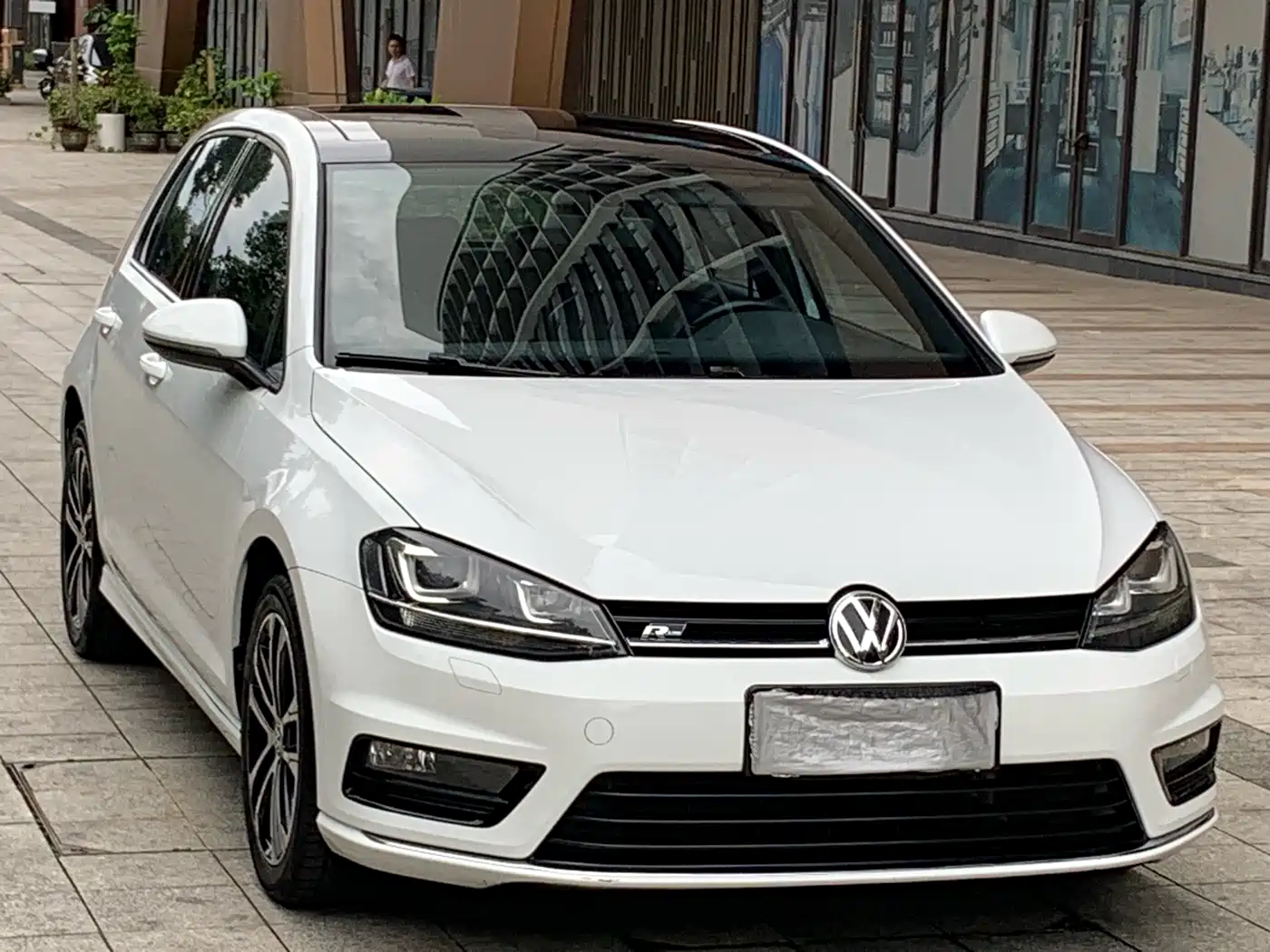 VOLKSWAGEN GOLF
