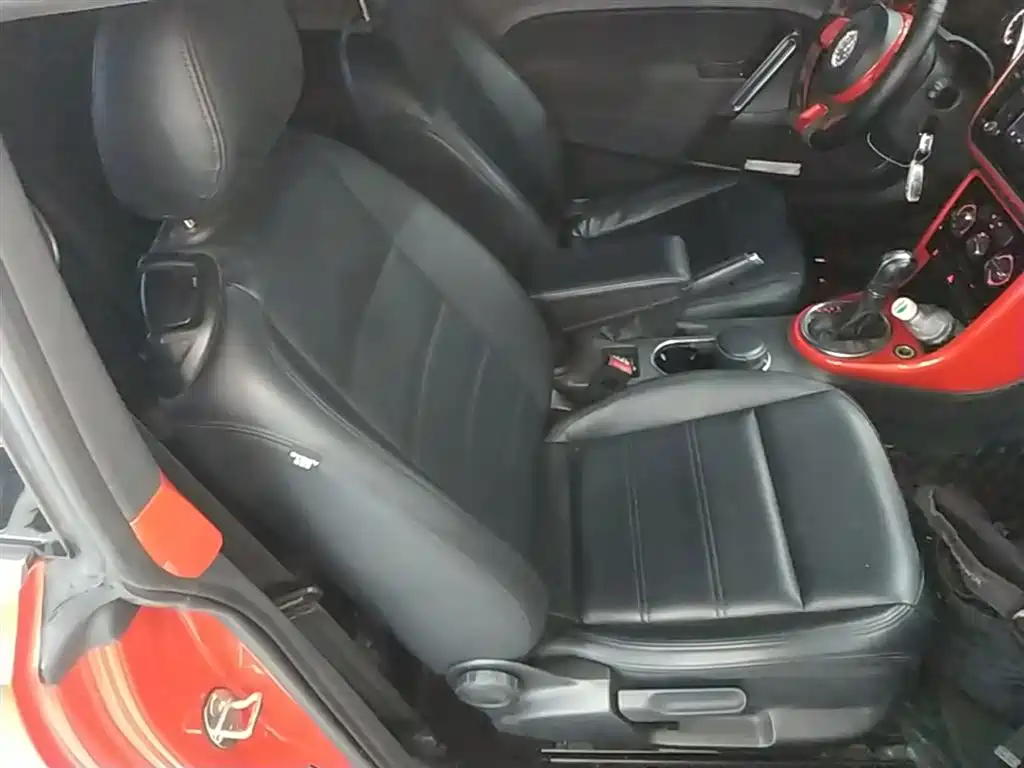 Volkswagen Beetle 2017 180TSI Enjoy фото 25