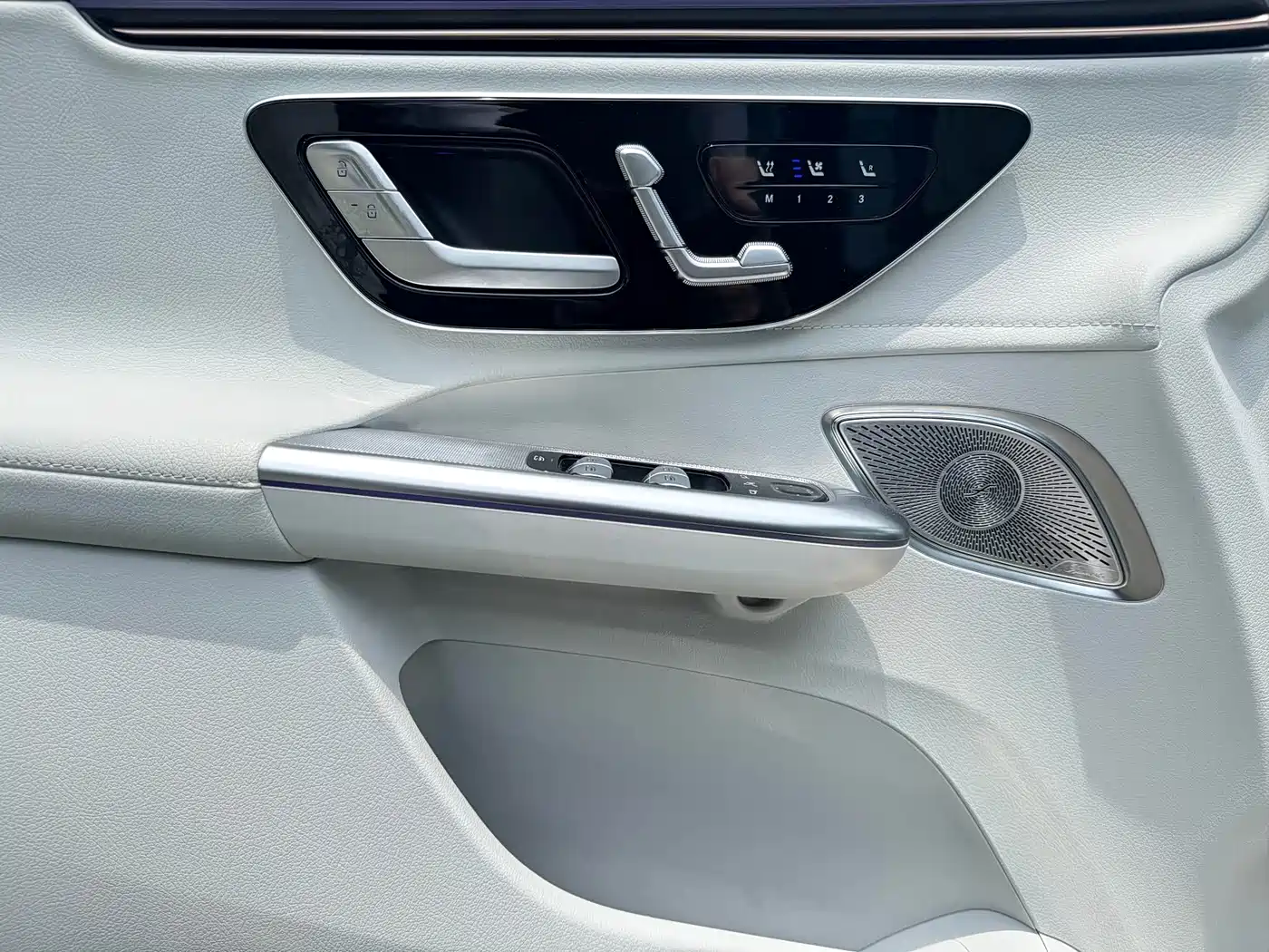 Mercedes-Benz EQE SUV 2024 500 4MATIC Luxury Edition фото 8
