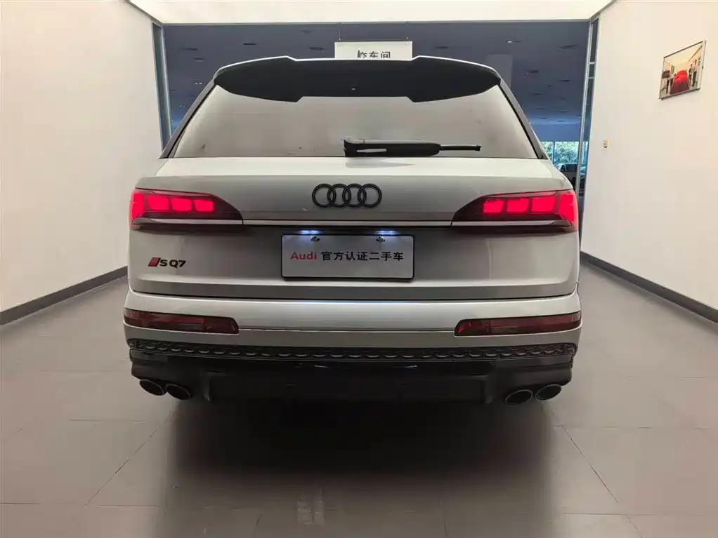 Audi SQ7 2024 4.0 TFSI фото 3