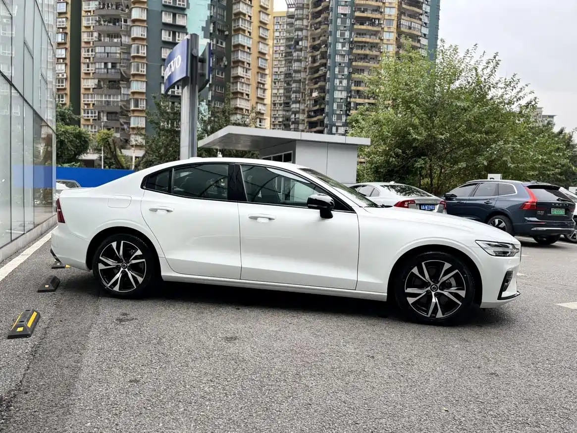 VOLVO S60