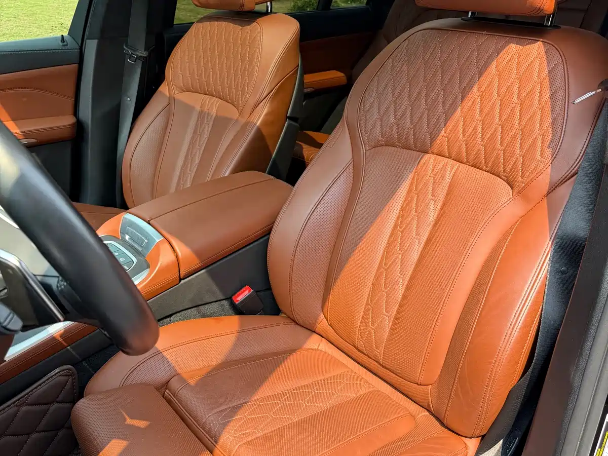 BMW X7 фото 11