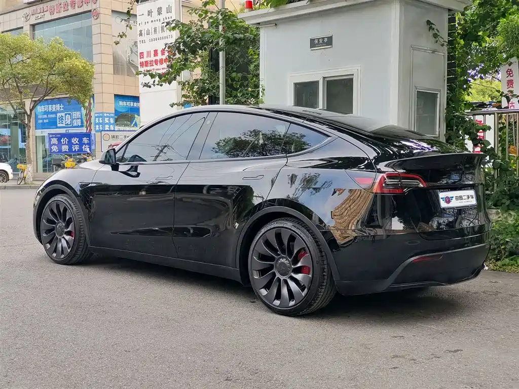 Фото 4 - Tesla Model Y
