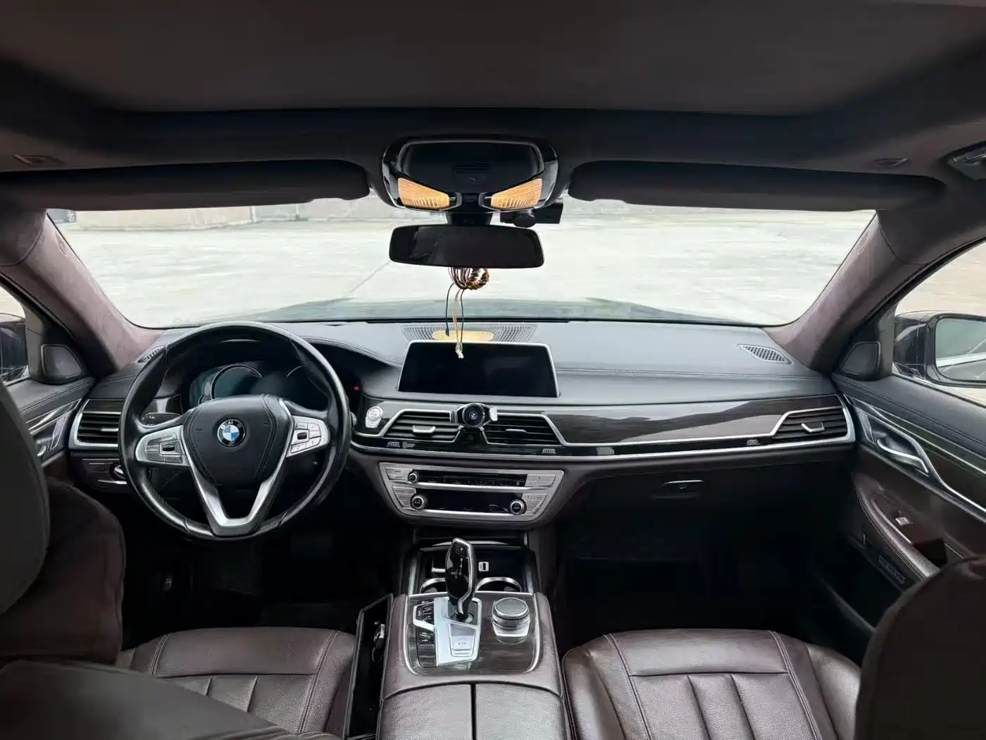 BMW 7 Series 2016 730Li Luxury фото 2