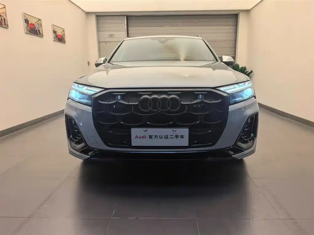 Audi SQ7 2024 4.0 TFSI фото 2