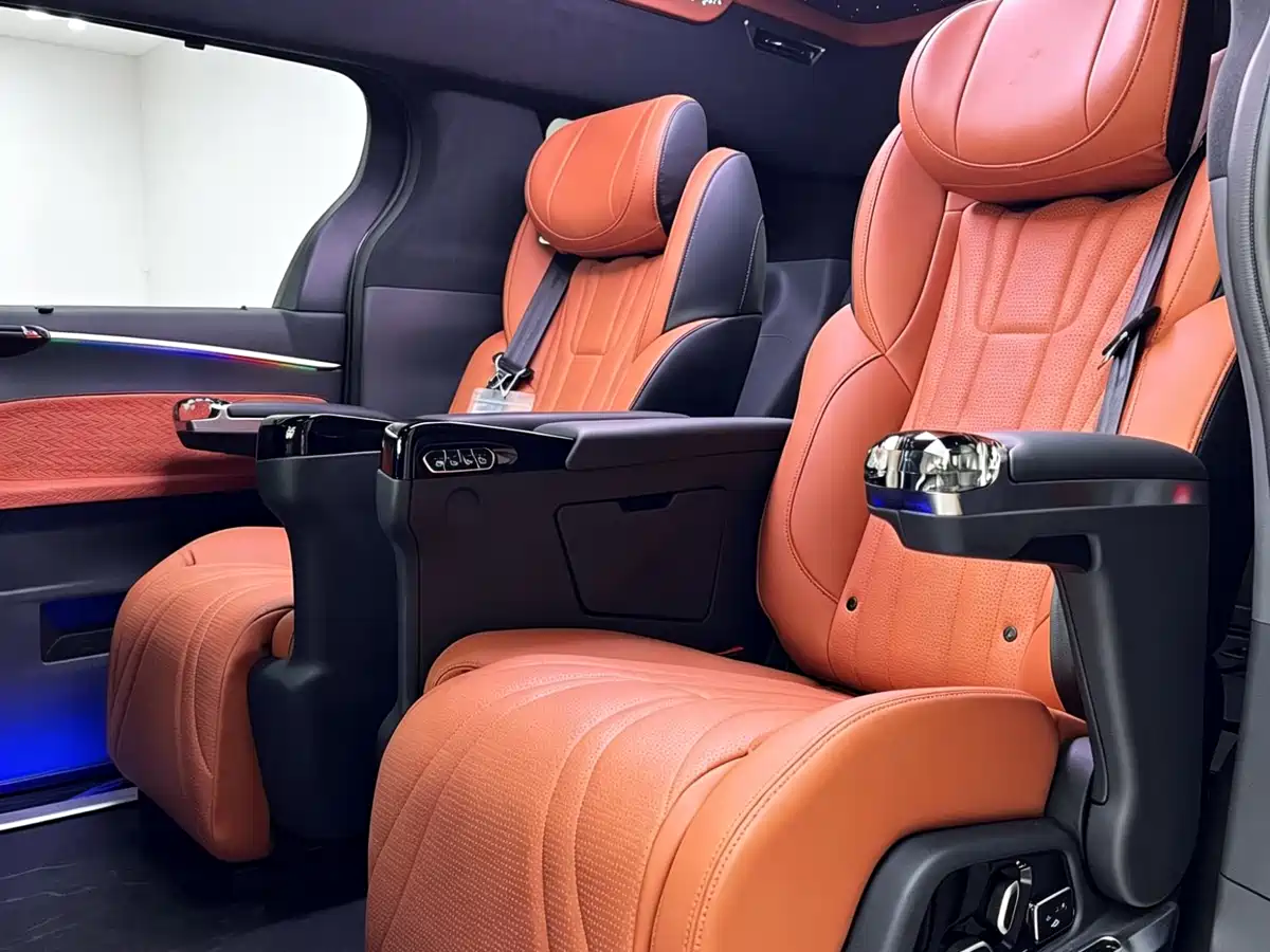 Toyota Granvia 2026 Model 2.5L Hybrid Luxury Edition фото 8