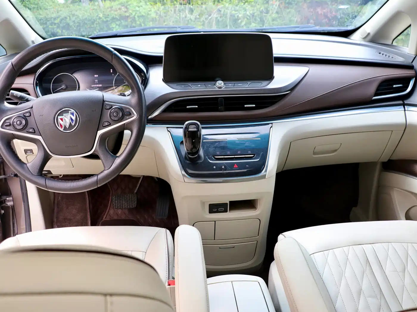 Photo 10 - Buick GL8