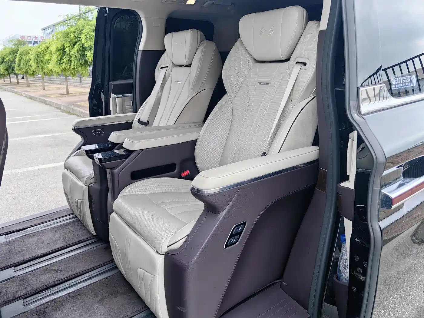Hongqi HQ9 2023 2.0T Smart Connect Flagship фото 6