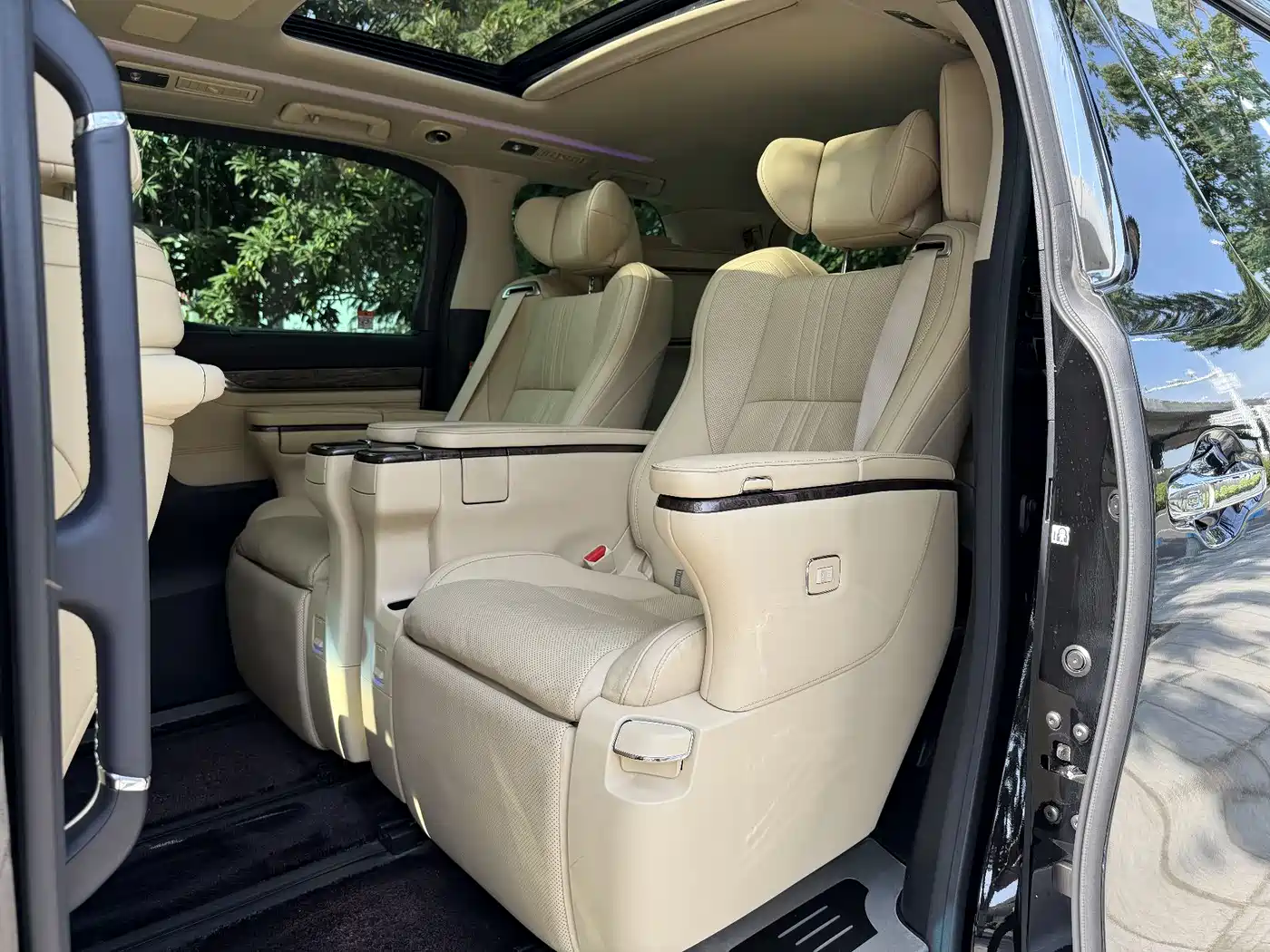Toyota Vellfire 2021 Crown Hybrid 2.5L HV Premium Edition фото 6