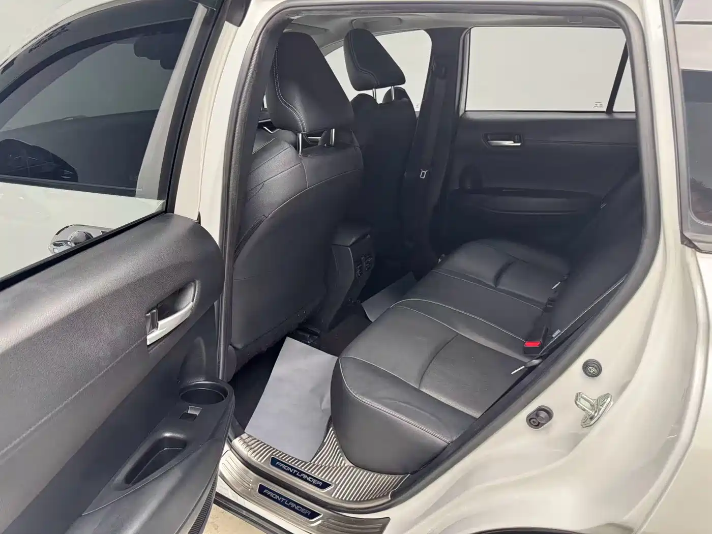 Toyota Frontlander 2023 2.0L CVT Luxury Edition фото 13