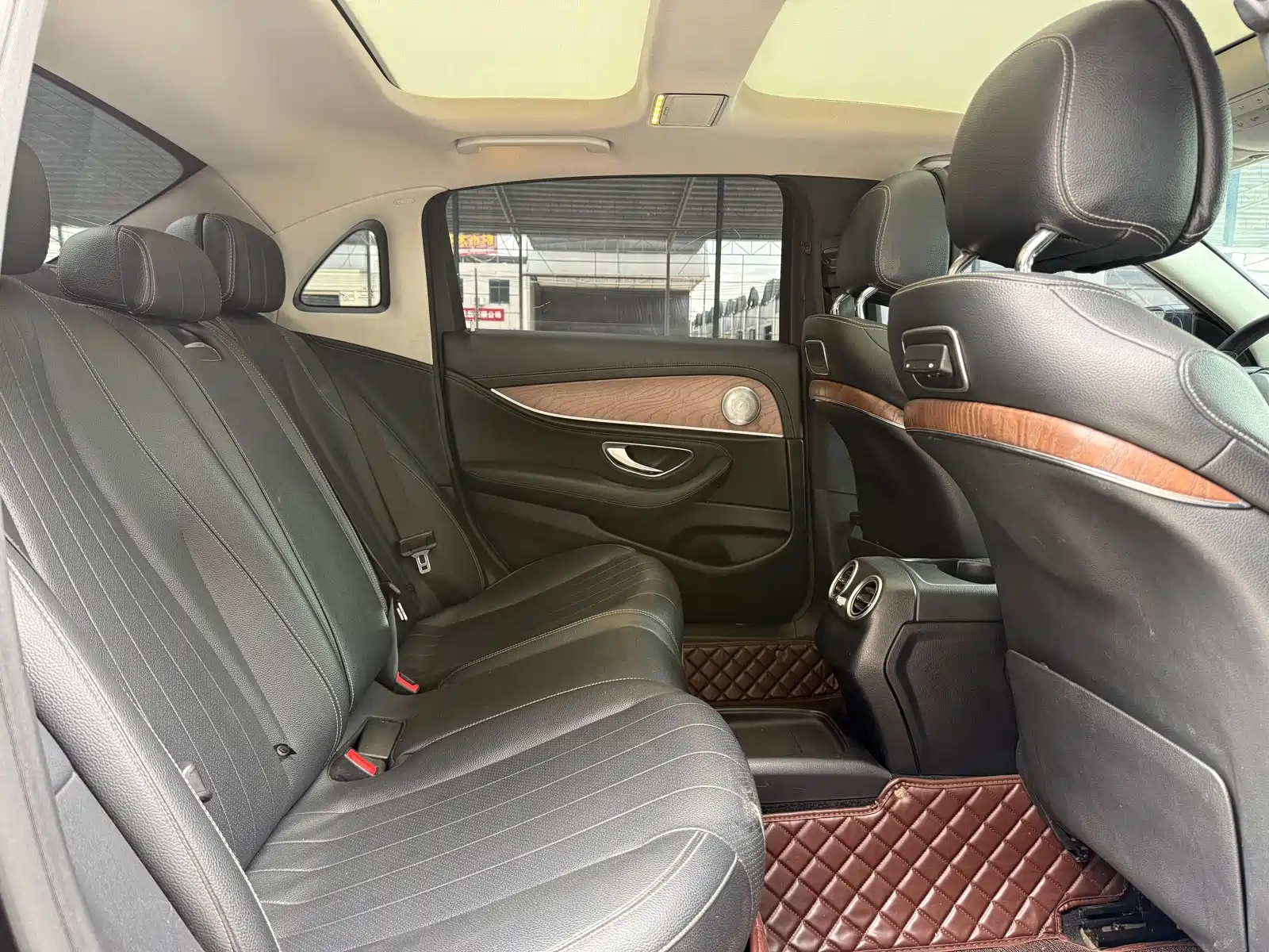 Фото 23 - Mercedes-Benz E-Class