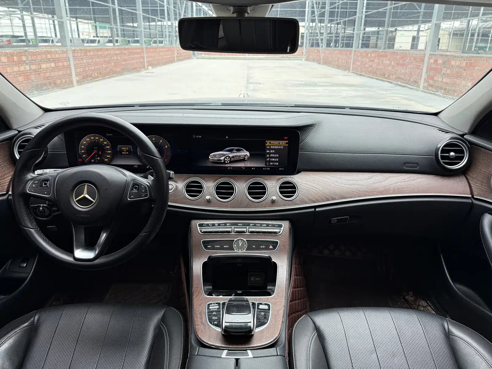 Фото 27 - Mercedes-Benz E-Class