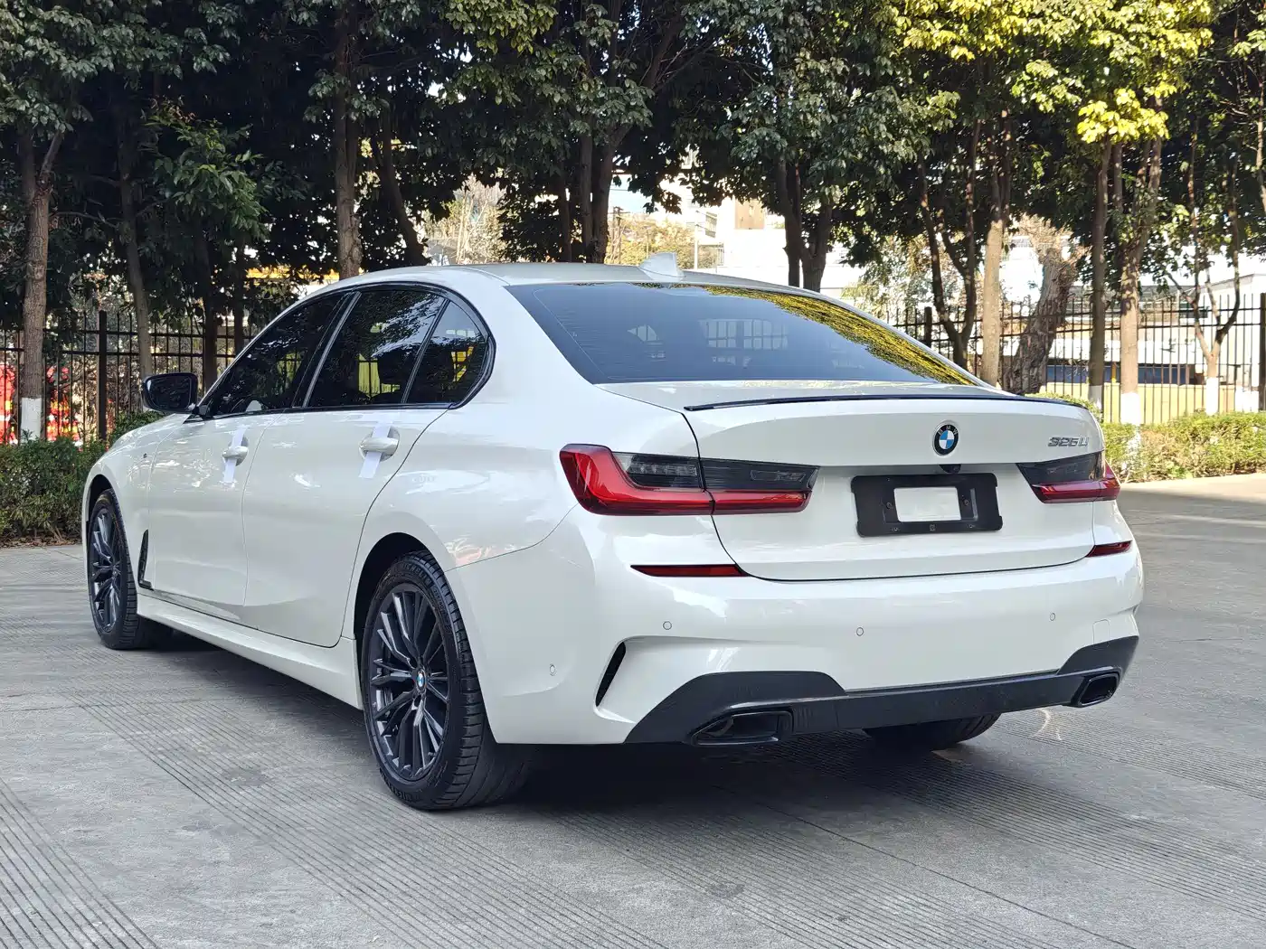 BMW 3 Series 2021 325Li M Sport Night Edition фото 16
