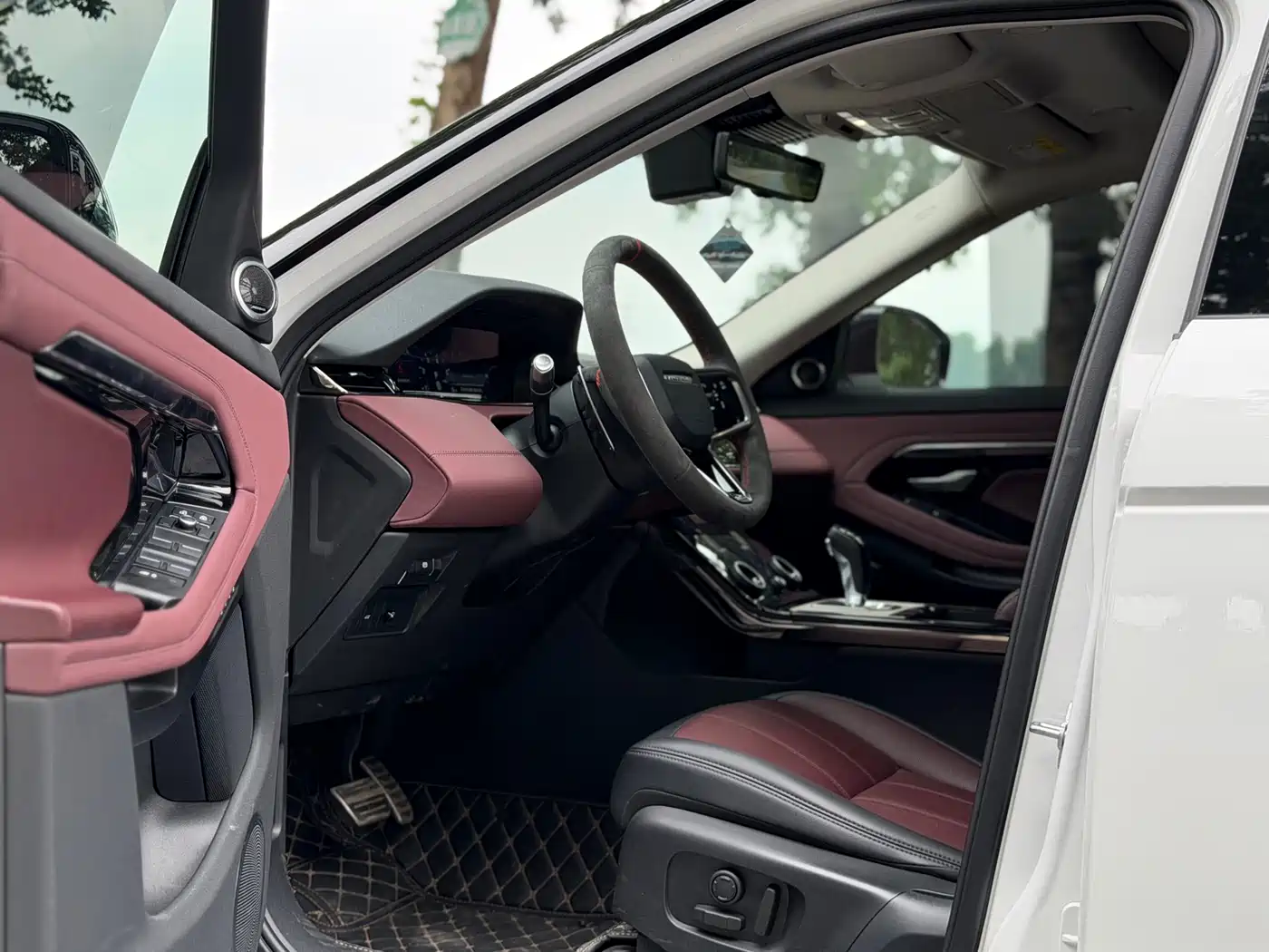 Land Rover Range Rover Evoque 2022 Range Rover Evoque L 249PS R-Dynamic Luxury Edition фото 9