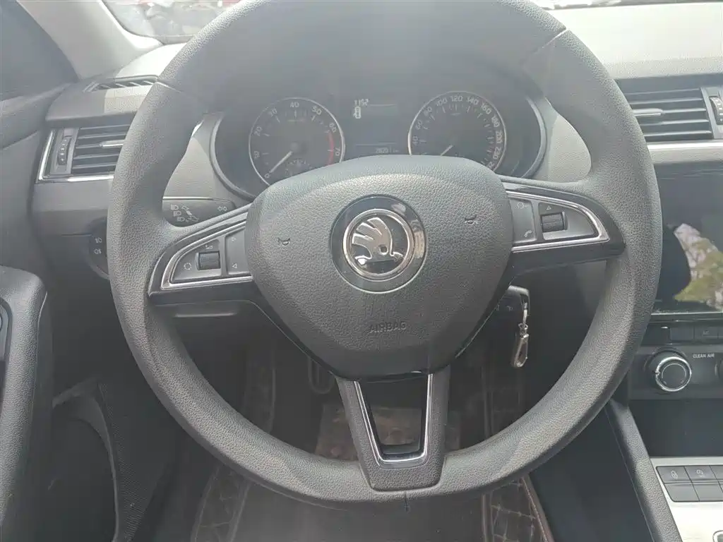 Škoda Octavia 2020 1.5L Automatic Smart Comfort Edition фото 3