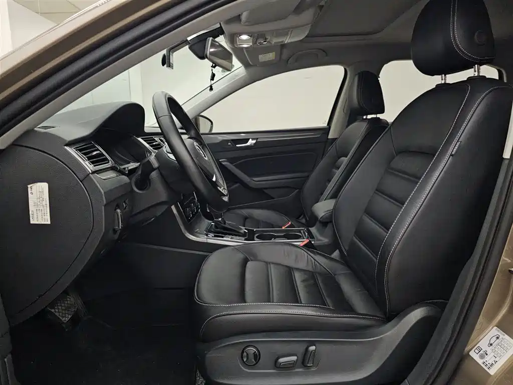 Volkswagen Passat 2017 330TSI DSG Prestige фото 7