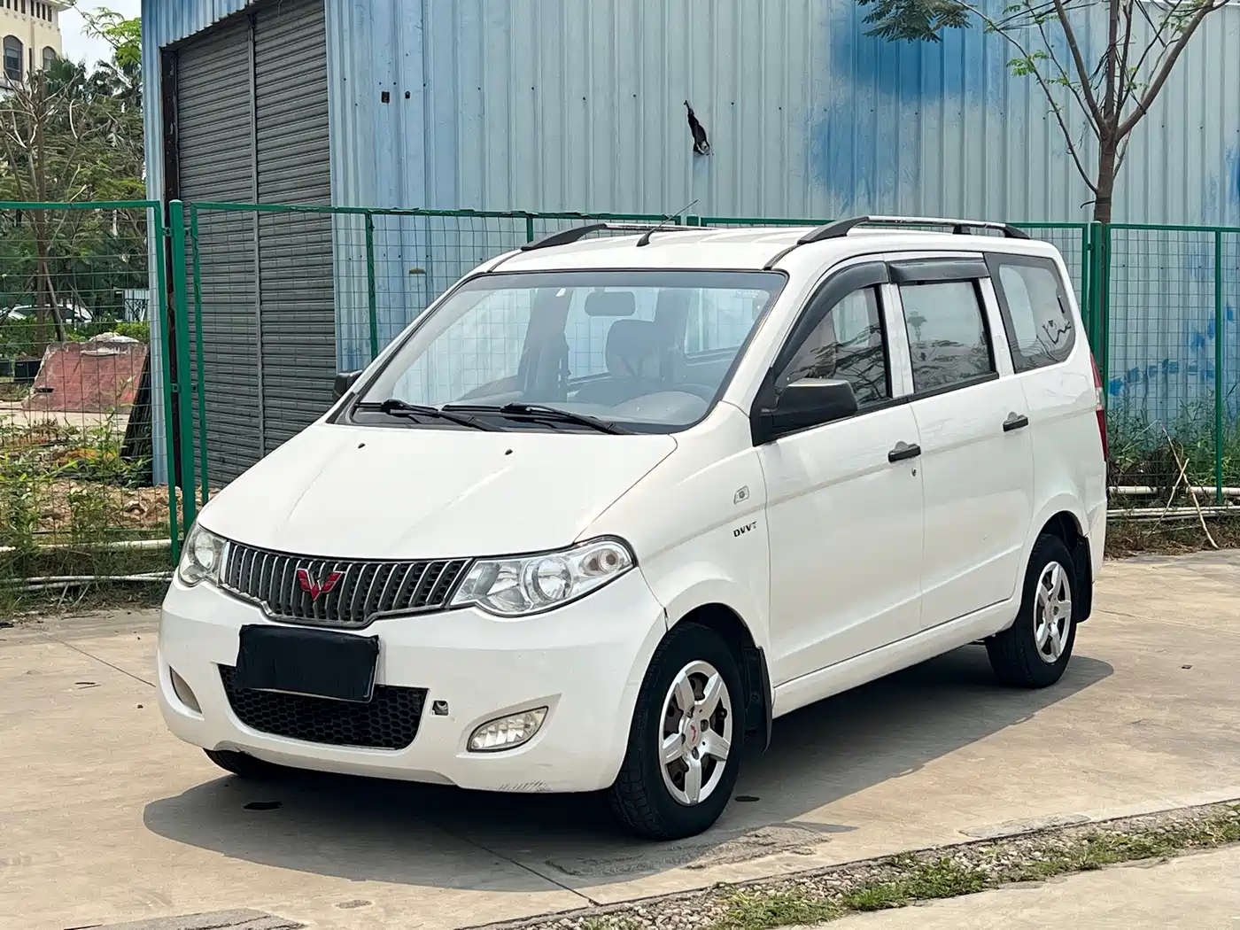 Wuling Motors Wuling Hongguang 2015 2014 1.5L Base Model