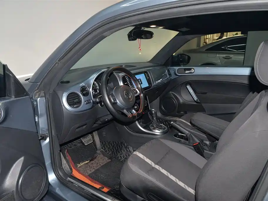 Volkswagen Beetle 2018 180TSI Trend Joy Edition фото 9