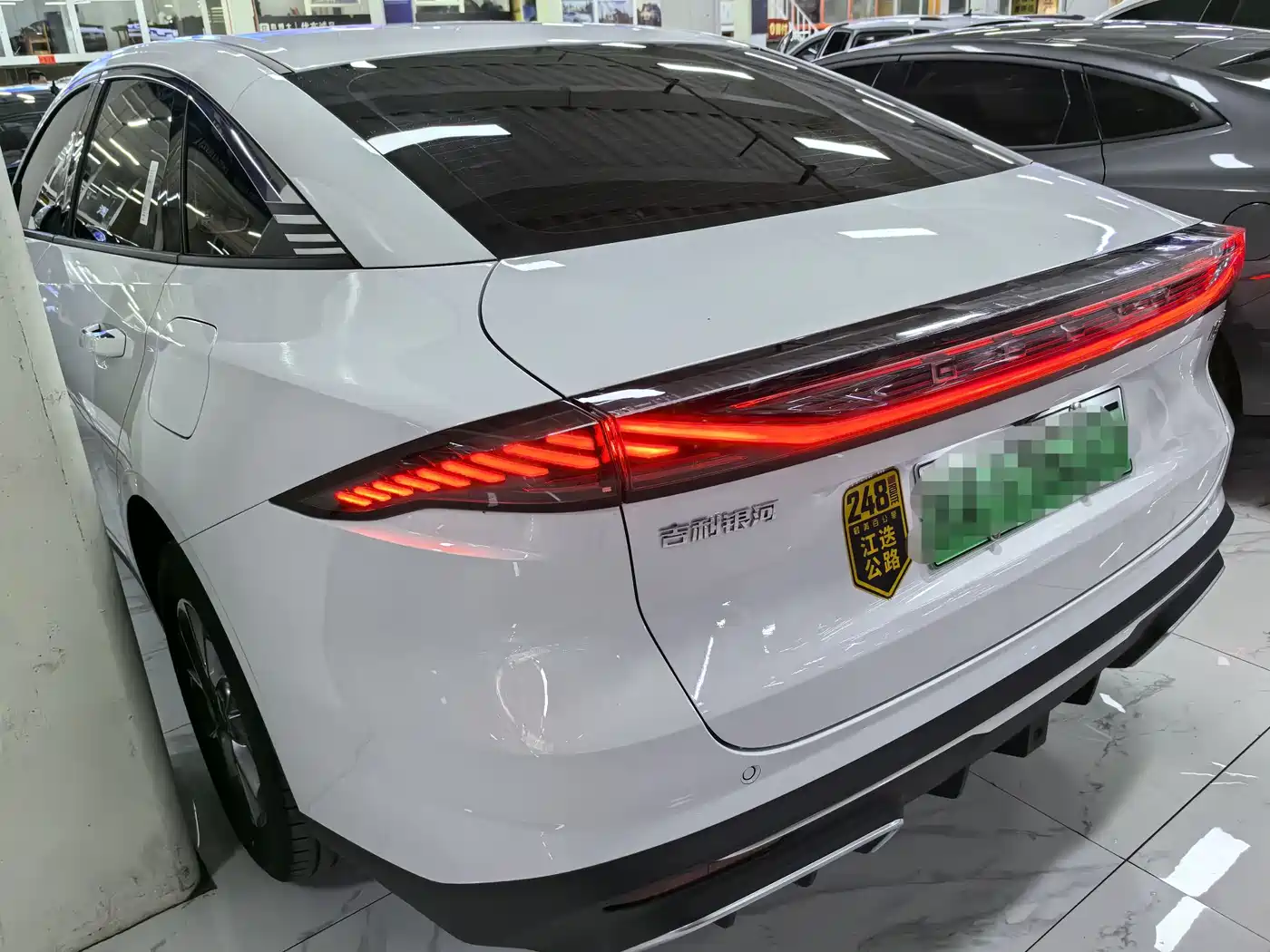 Geely Galaxy Galaxy L6 2025 EM-i 60km Voyage Edition фото 3