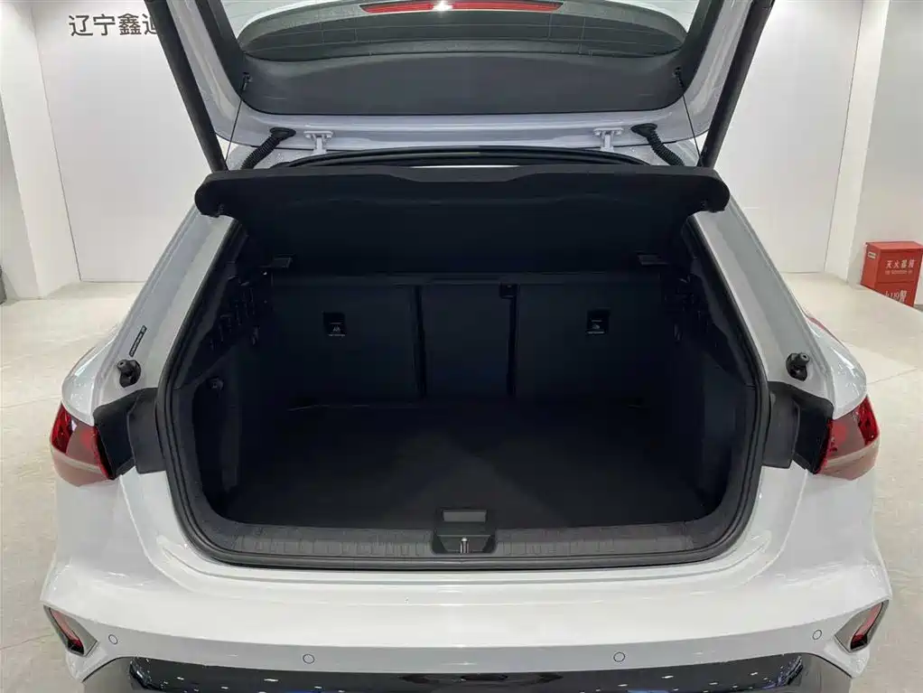 Audi A3 2026 2025 Facelift Sportback 35TFSI Flying Spur Premium