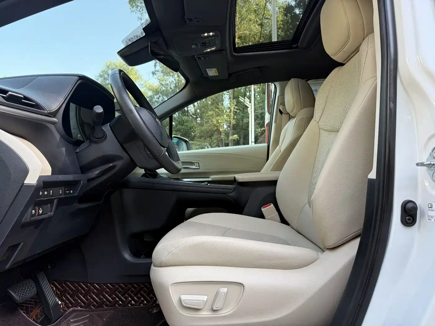 Toyota Granvia 2024 2.5L Hybrid Premium PLUS фото 7