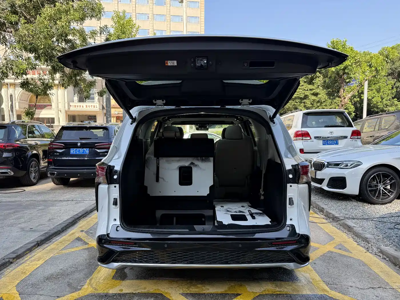 Toyota Granvia 2024 2.5L Hybrid Premium PLUS фото 20