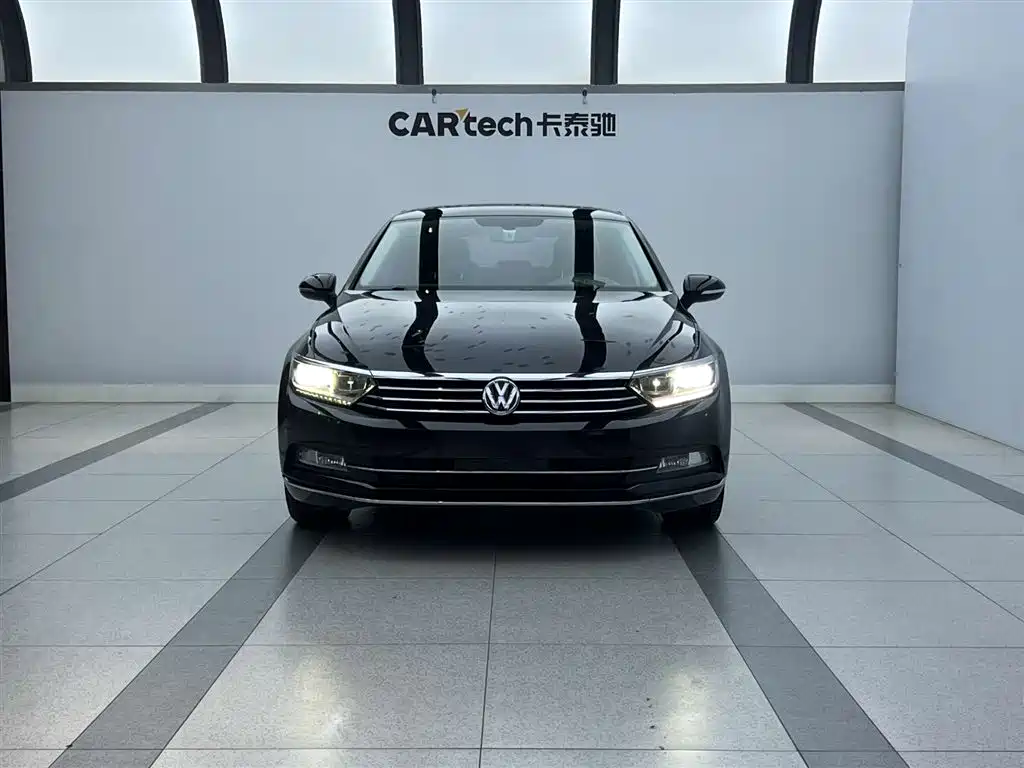 Volkswagen Magotan 2018 Facelift 330TSI DSG Luxury фото 2