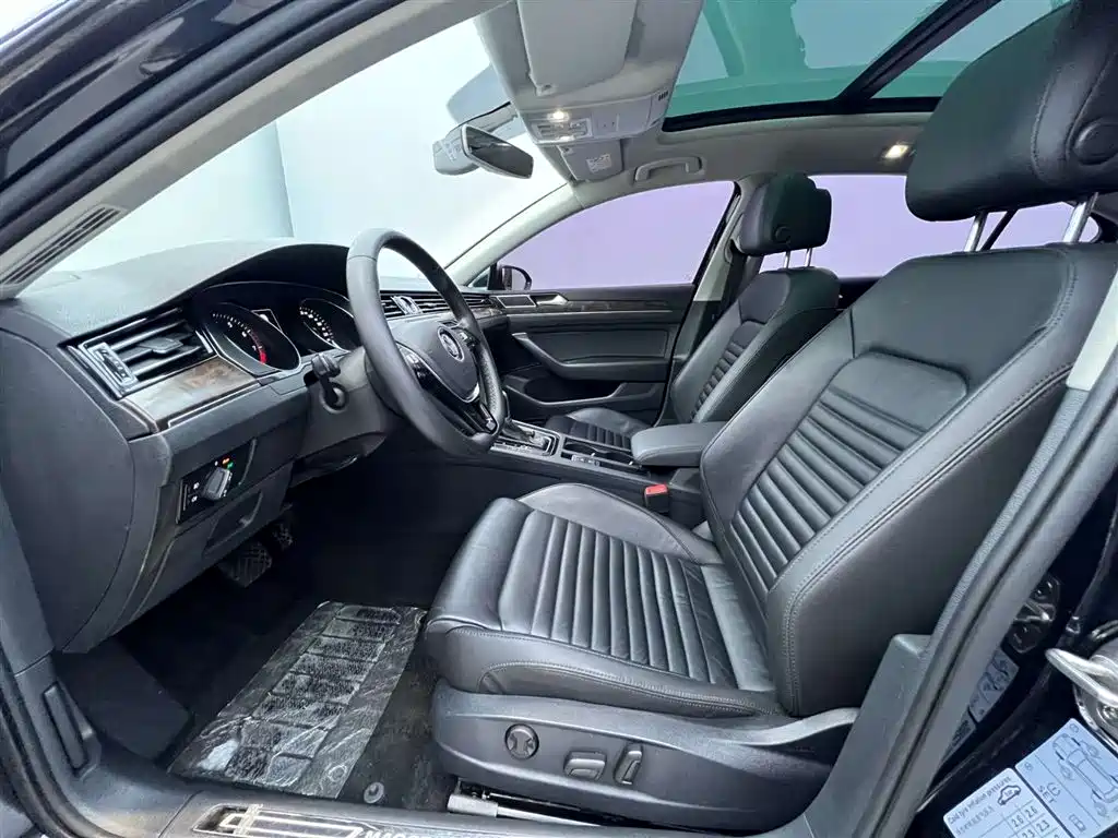 Volkswagen Magotan 2018 Facelift 330TSI DSG Luxury фото 17