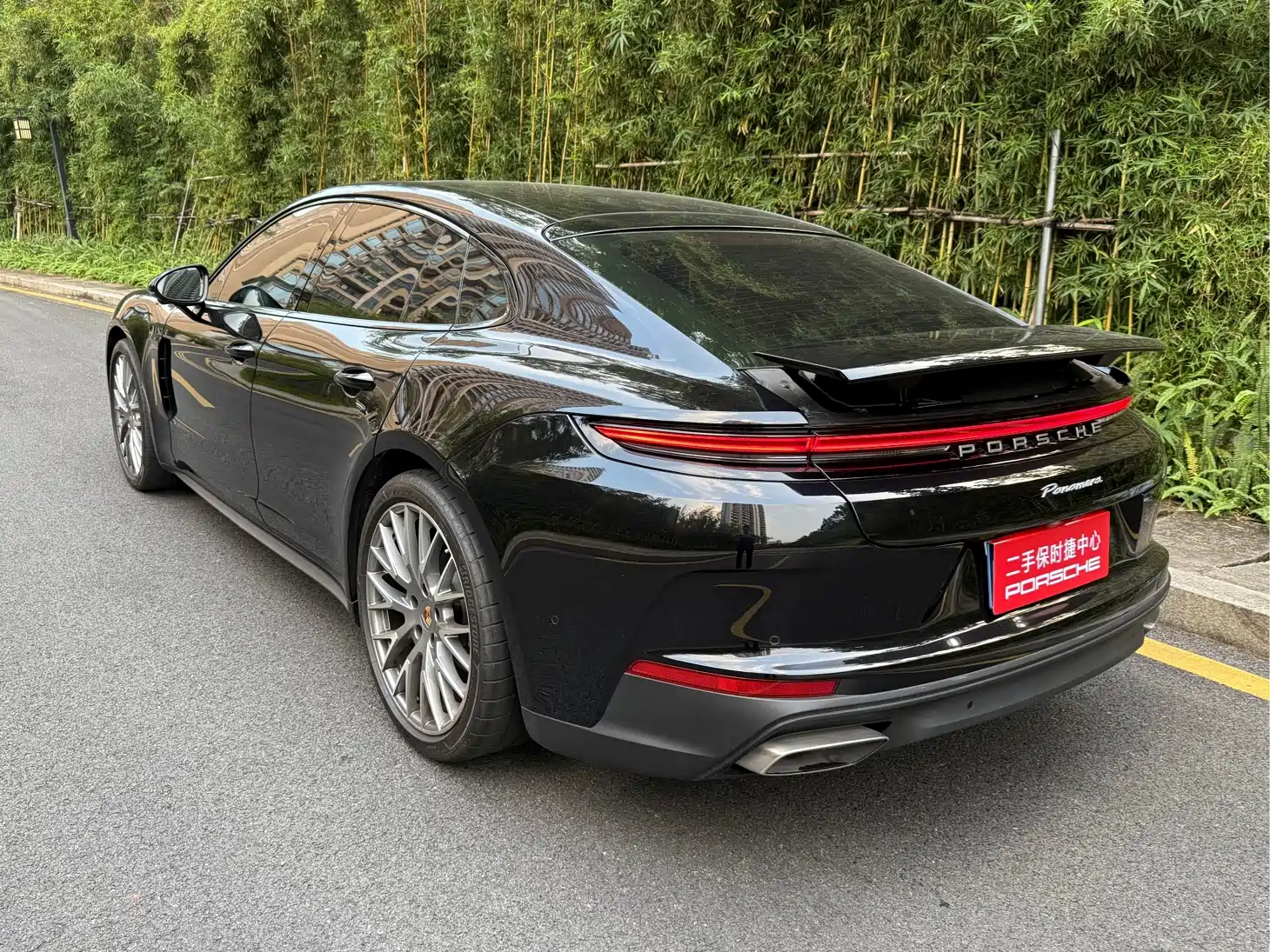 Photo 4 - Porsche Panamera