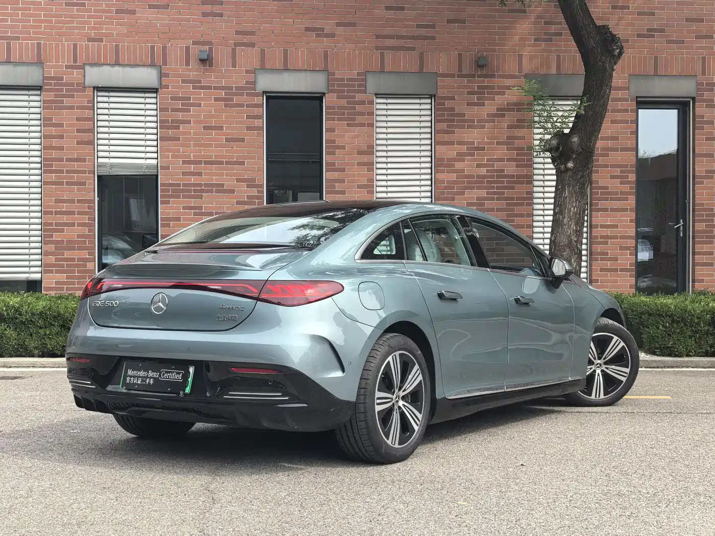 Mercedes-Benz EQE 2025 Model 500 4MATIC Luxury Edition фото 5