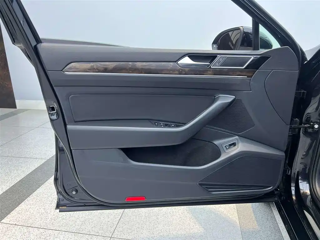 Volkswagen Magotan 2018 Facelift 330TSI DSG Luxury фото 28