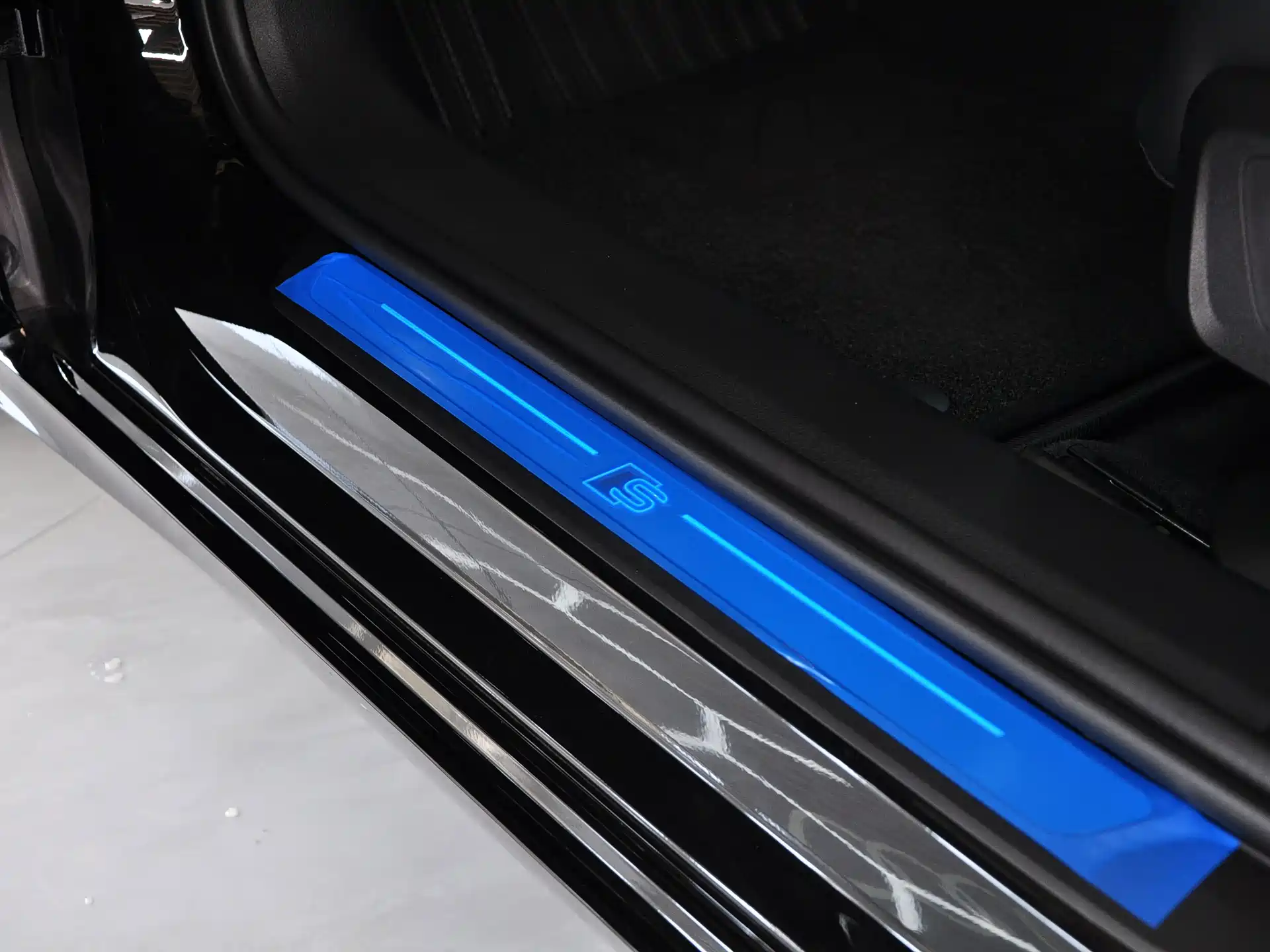 Фото 12 - Audi A6L