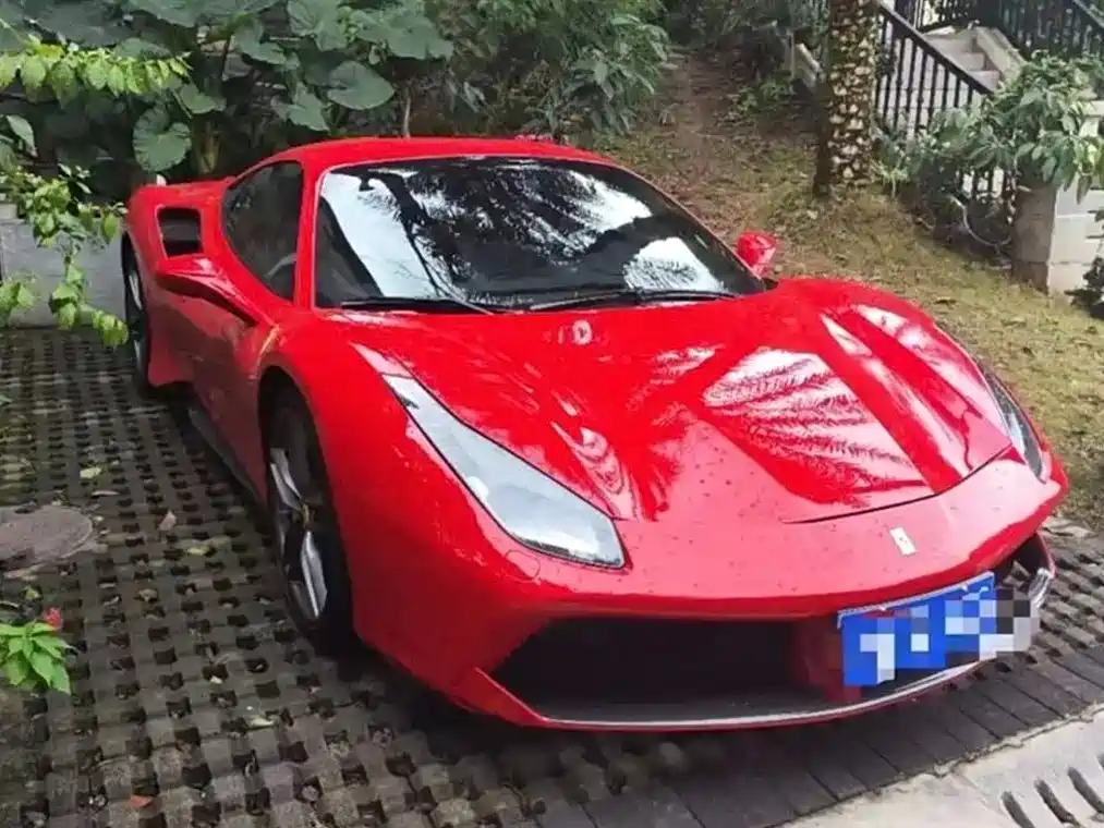 FERRARI 488