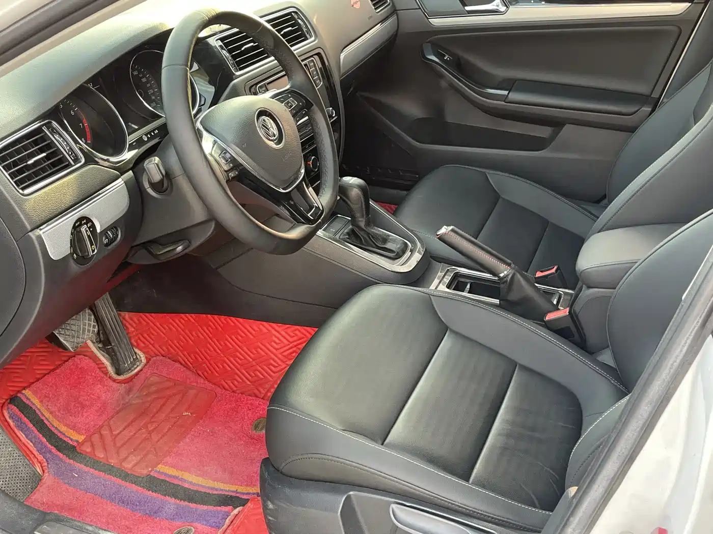Volkswagen Sagitar 2018 280TSI DSG Spark Edition фото 7