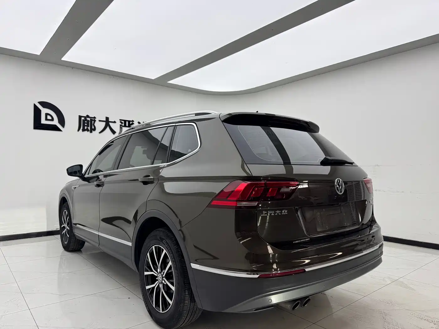 Volkswagen Tiguan L 2017 330TSI Automatic 2WD Comfort Edition фото 5