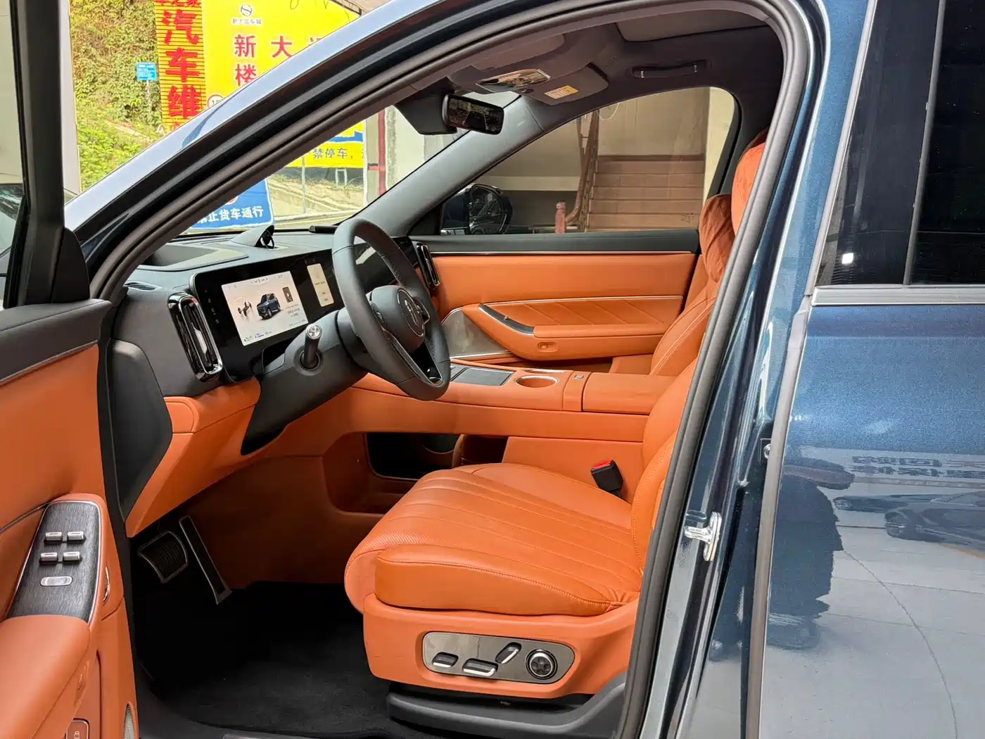 AITO Wenjie AITO M8 2025 Model Extended Range Max+ Edition 53.4kWh 6-Seater фото 11