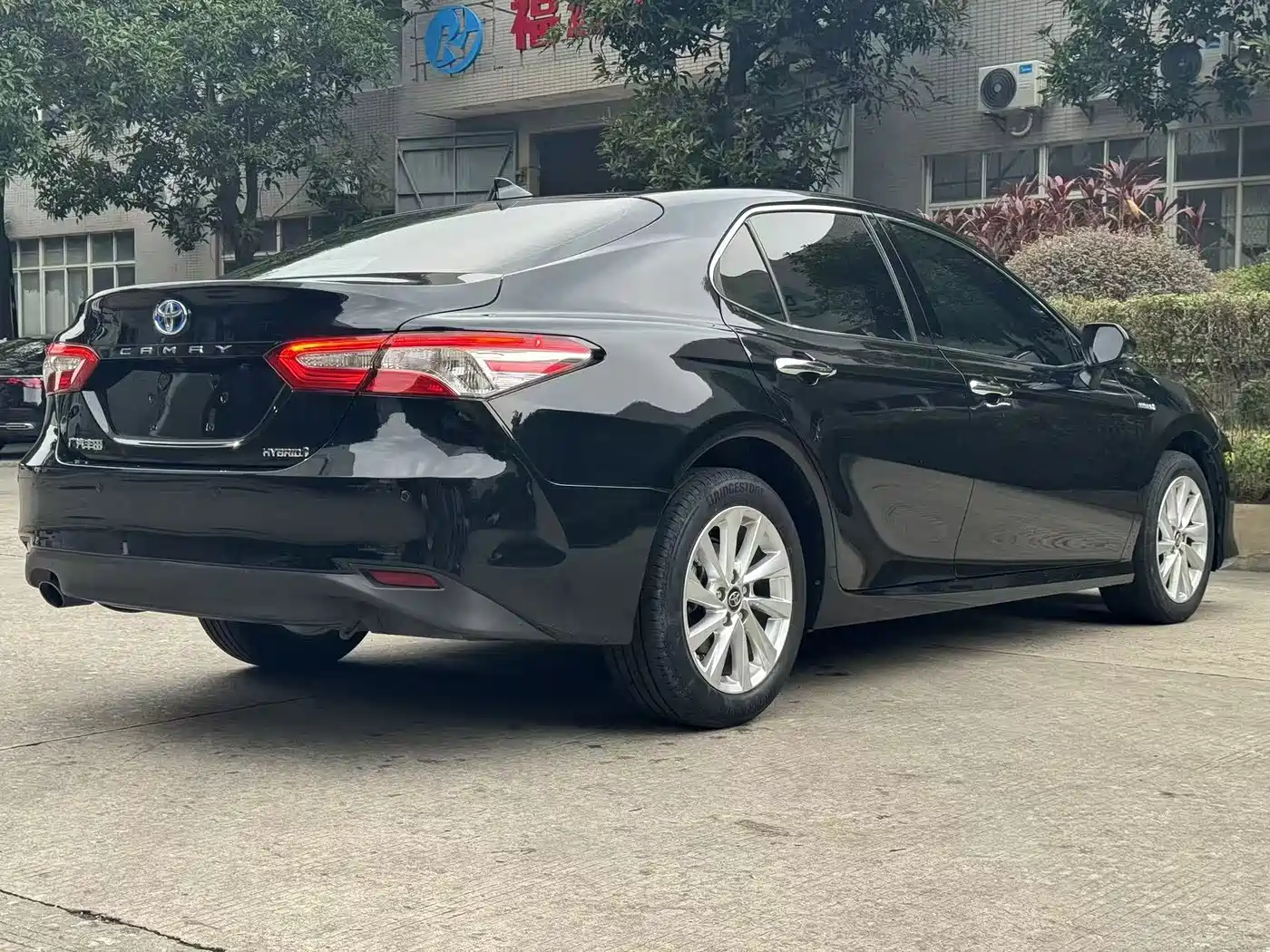 Photo 9 - Toyota Camry