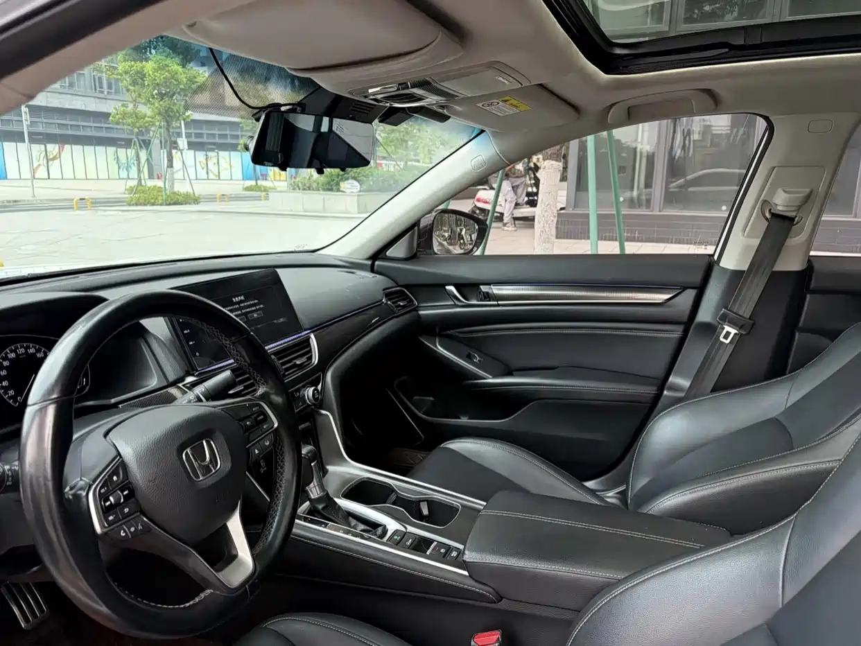 Фото 7 - Honda Accord
