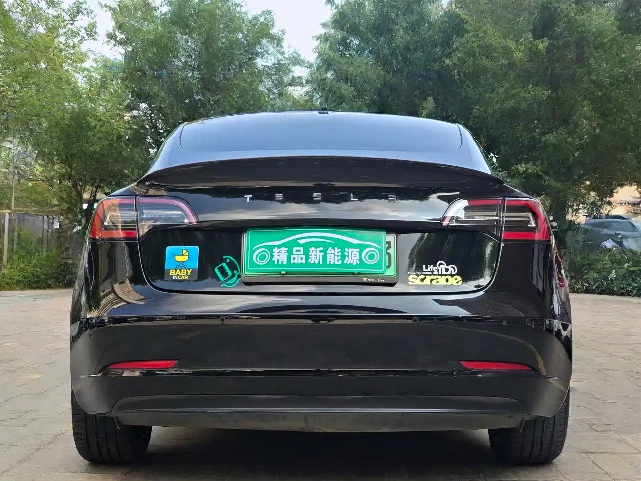 TESLA MODEL 3