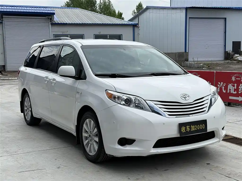 Toyota Sienna 2015 3.5L 4WD L фото 3
