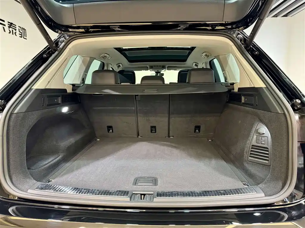 Volkswagen Touareg 2022 3.0TSI Rui Xiang Edition Gloss Black Sport Package фото 12