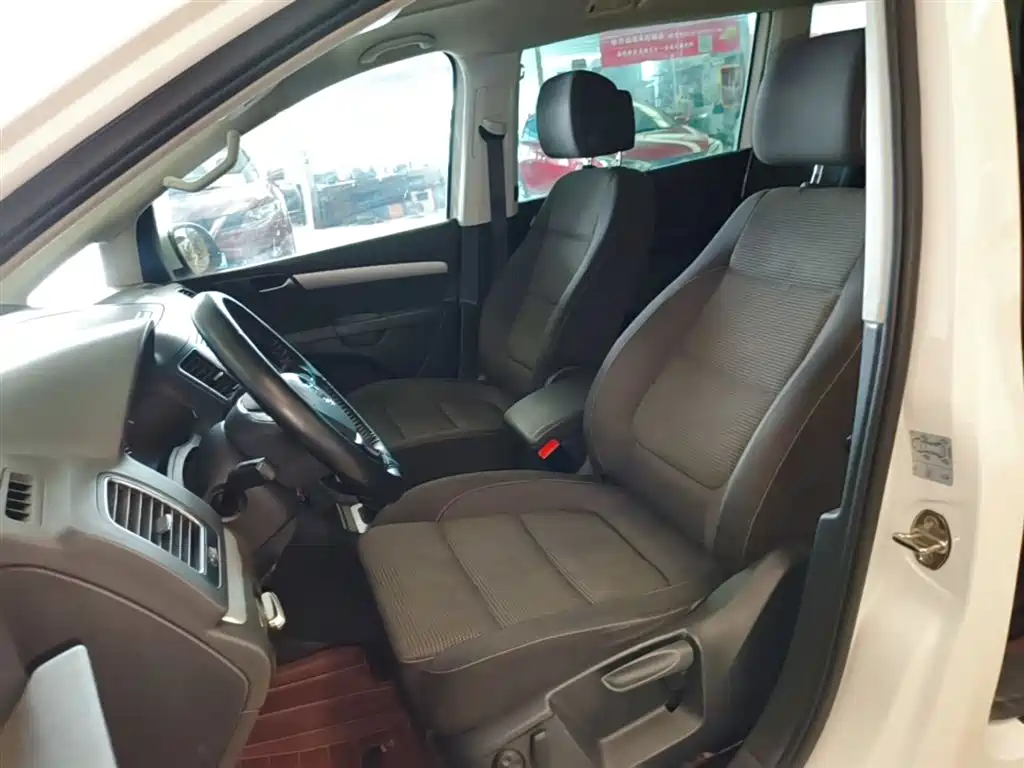 Volkswagen Sharan 2018 380TSI Comfort 7-Seater фото 15