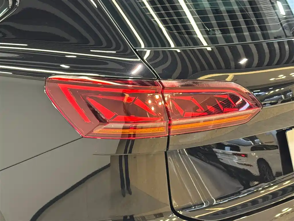 Volkswagen Touareg 2022 3.0TSI Rui Xiang Edition Gloss Black Sport Package фото 9