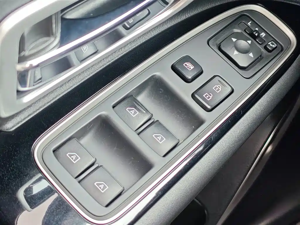 Mitsubishi Outlander 2022 2021 2.4L 4WD Deluxe Edition 7-Seater