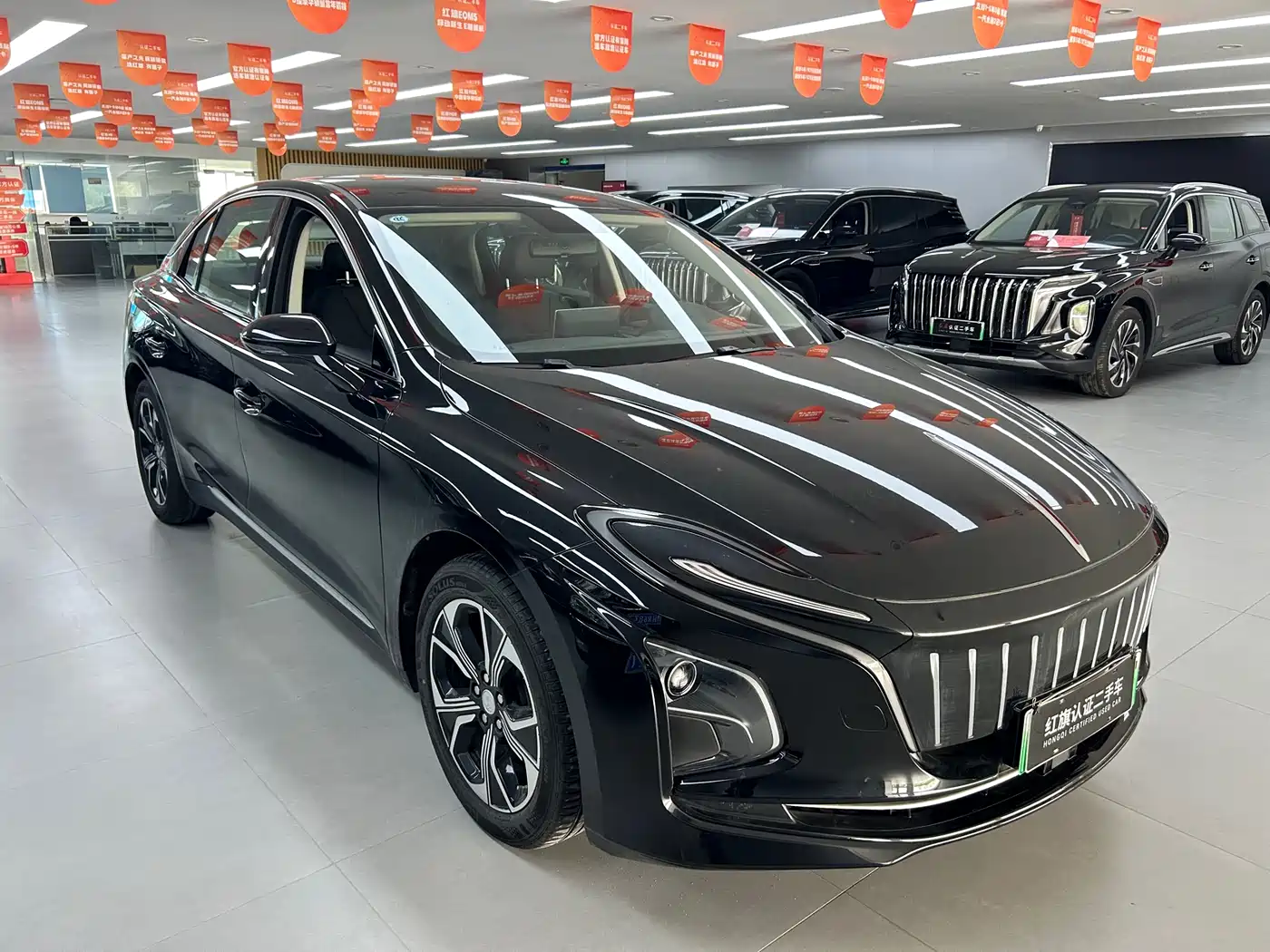 Hongqi E-QM5 2022 431km Charging Enjoyment Edition фото 3