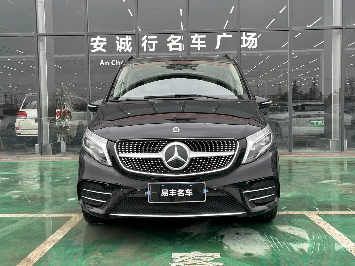 Mercedes-Benz V-Class 2022 V 260 L Long Wheelbase Luxury Edition фото 2