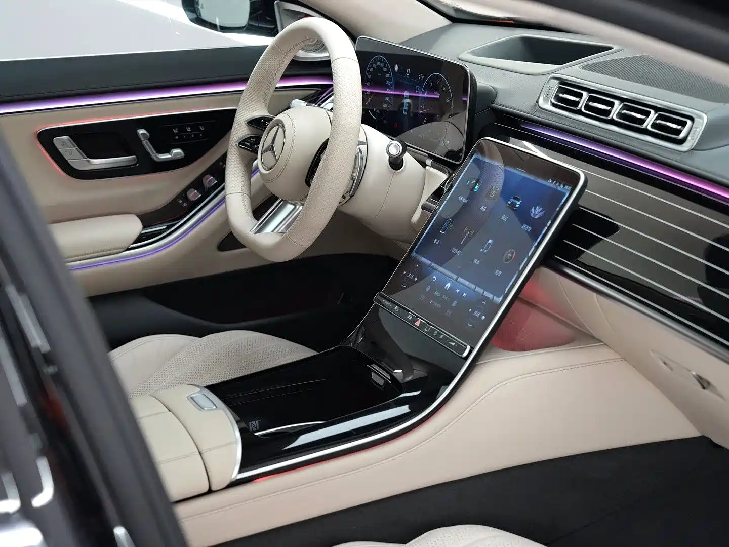 Photo 16 - Mercedes-Benz S-Class