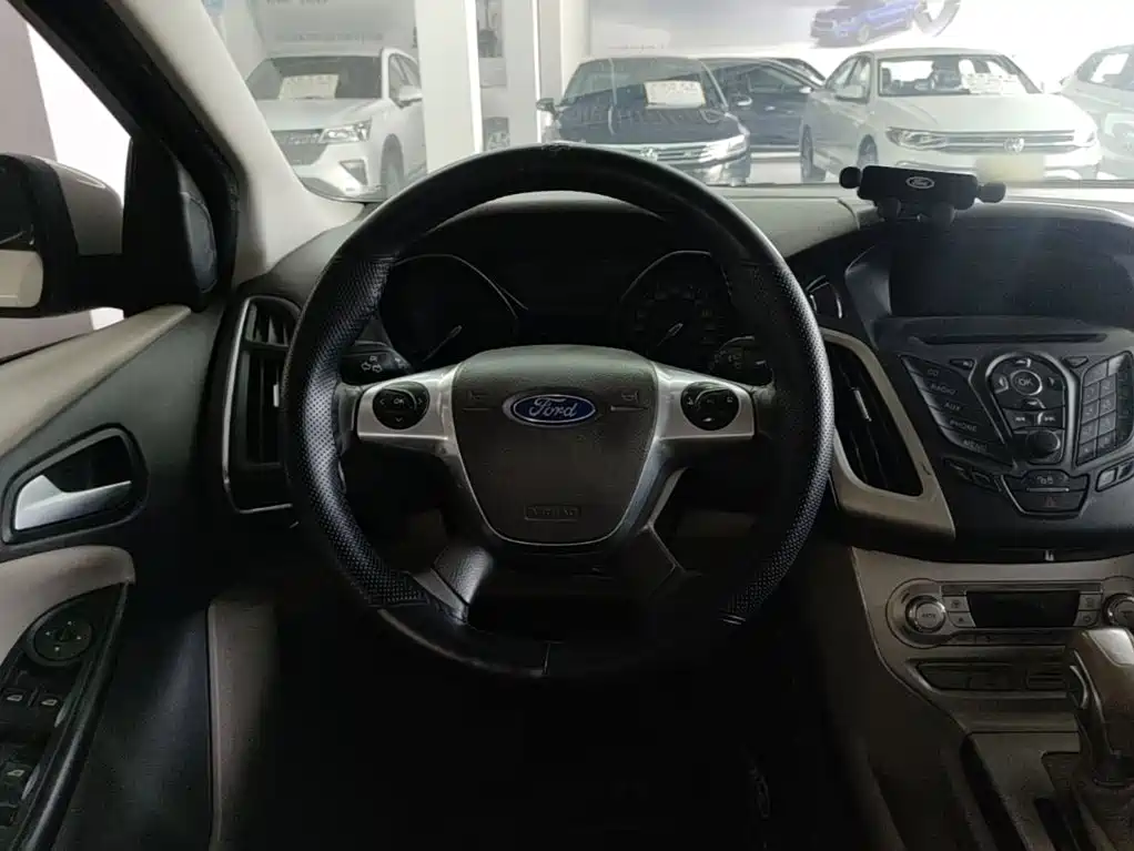 Фото 11 - Ford Focus